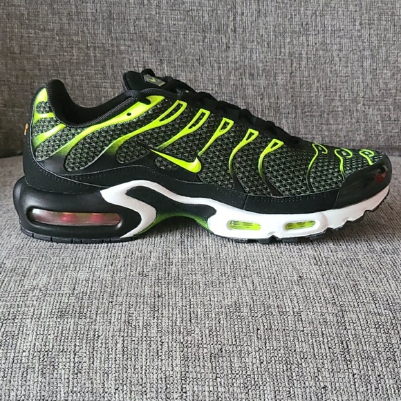 NIKE - AIR MAX PLUS (Black Volt) - Picture 7 of 10